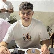 Profesor de humanidades (filosofía) y ciencias para todas las edades.